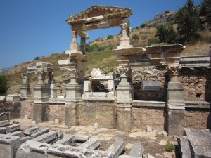 3-5トルコ　エフェソス遺跡　トラヤヌスの泉